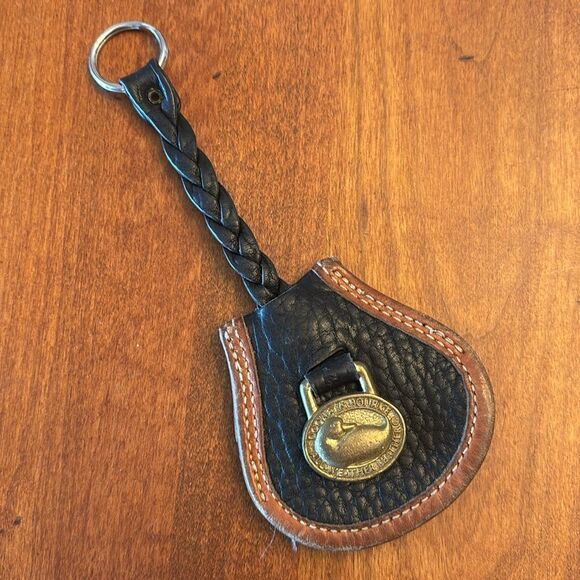 Vintage 80's DOONEY & BOURKE Black All Weather leather / Brass Logo key chain fo - Picture 4 of 7
